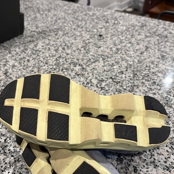 On Running Cloudmonster Running Shoes - Size 10 - Picture 8 of 9